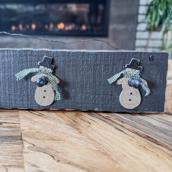 Primitive Ohio Wholesalers Wooden Snowman Wall Decor w/ Pegs for Hanging-18”W - Picture 4 of 7